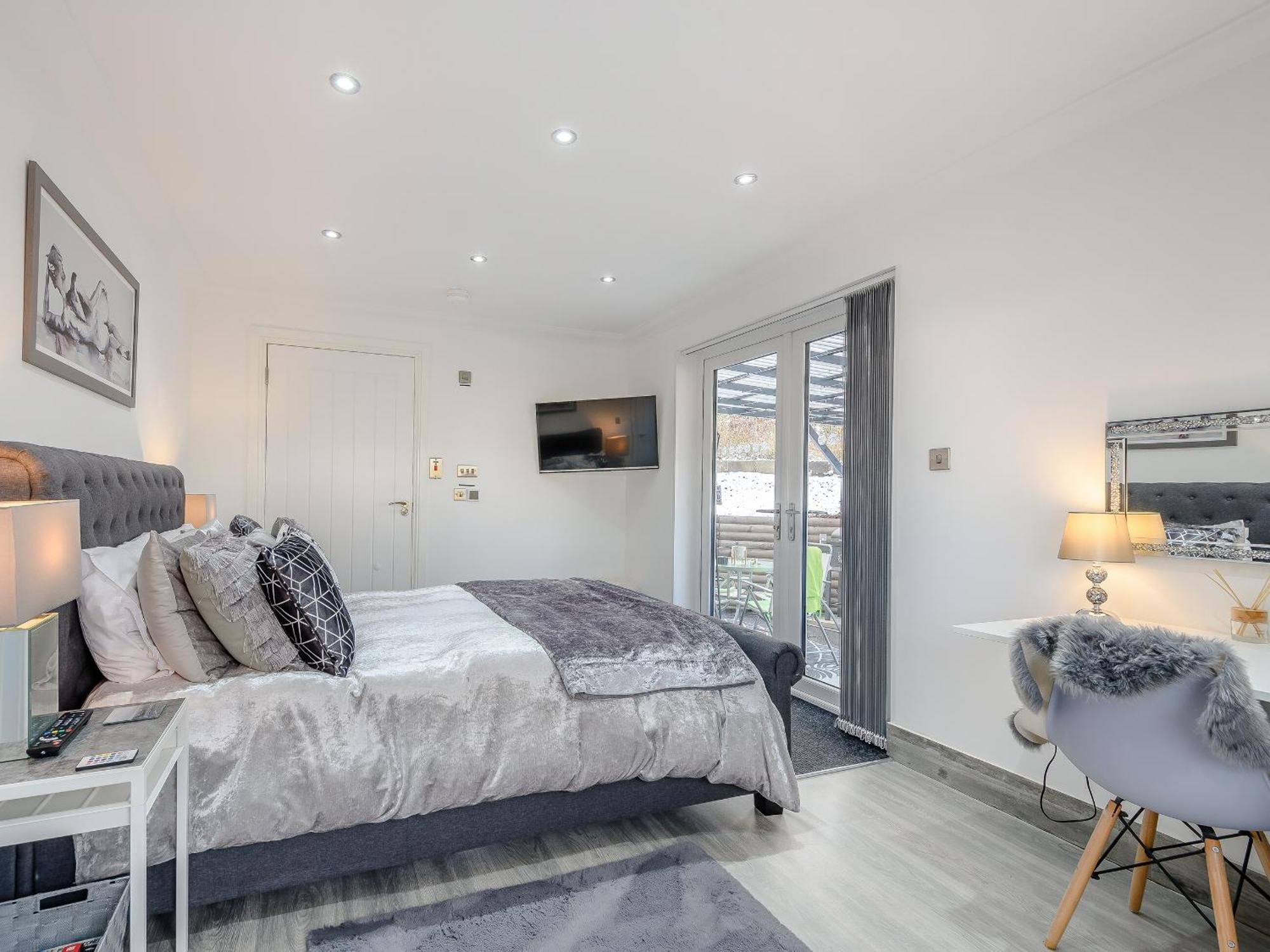 Craigpark Lodge Caldercruix Bagian luar foto