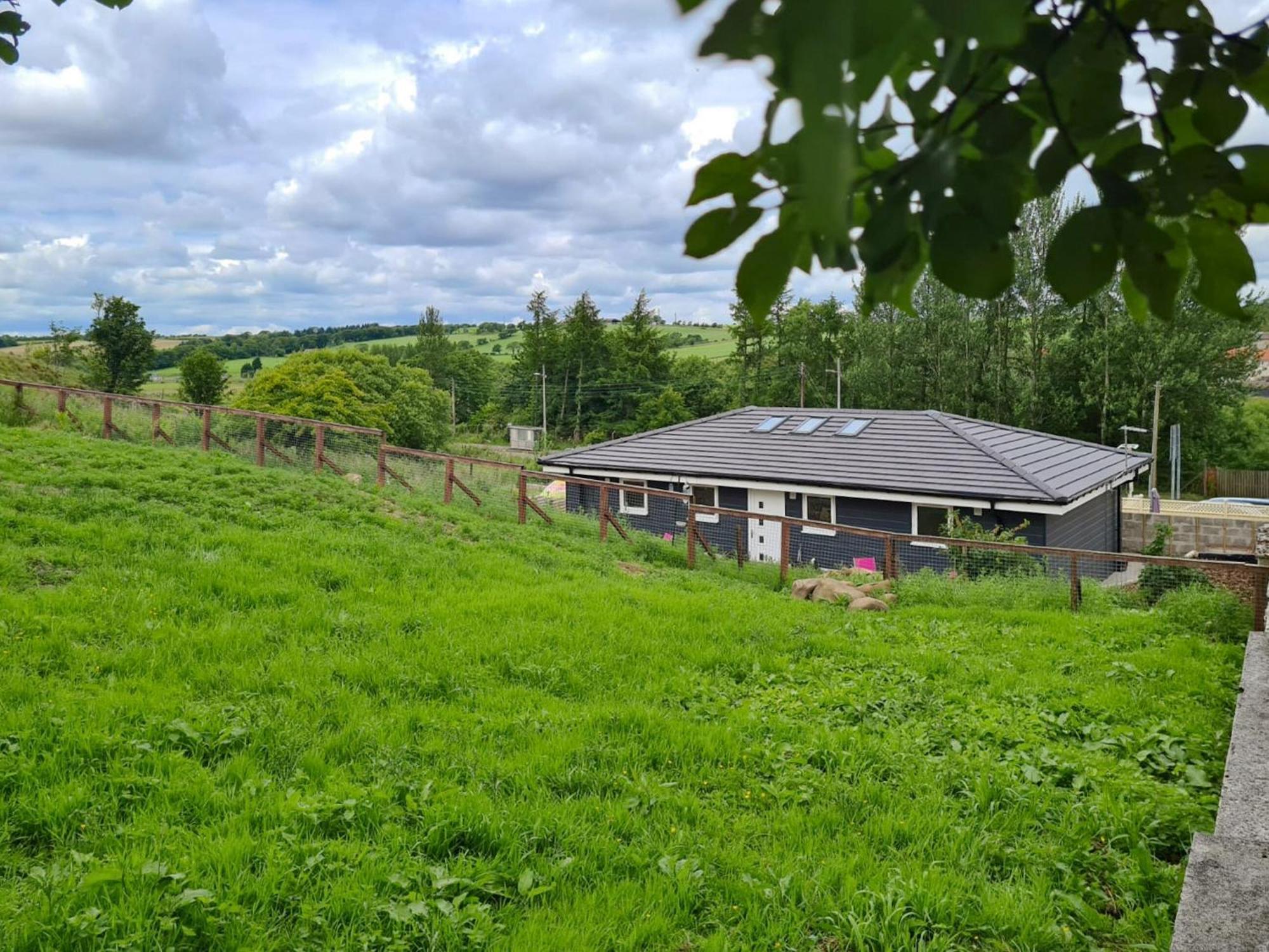 Craigpark Lodge Caldercruix Bagian luar foto