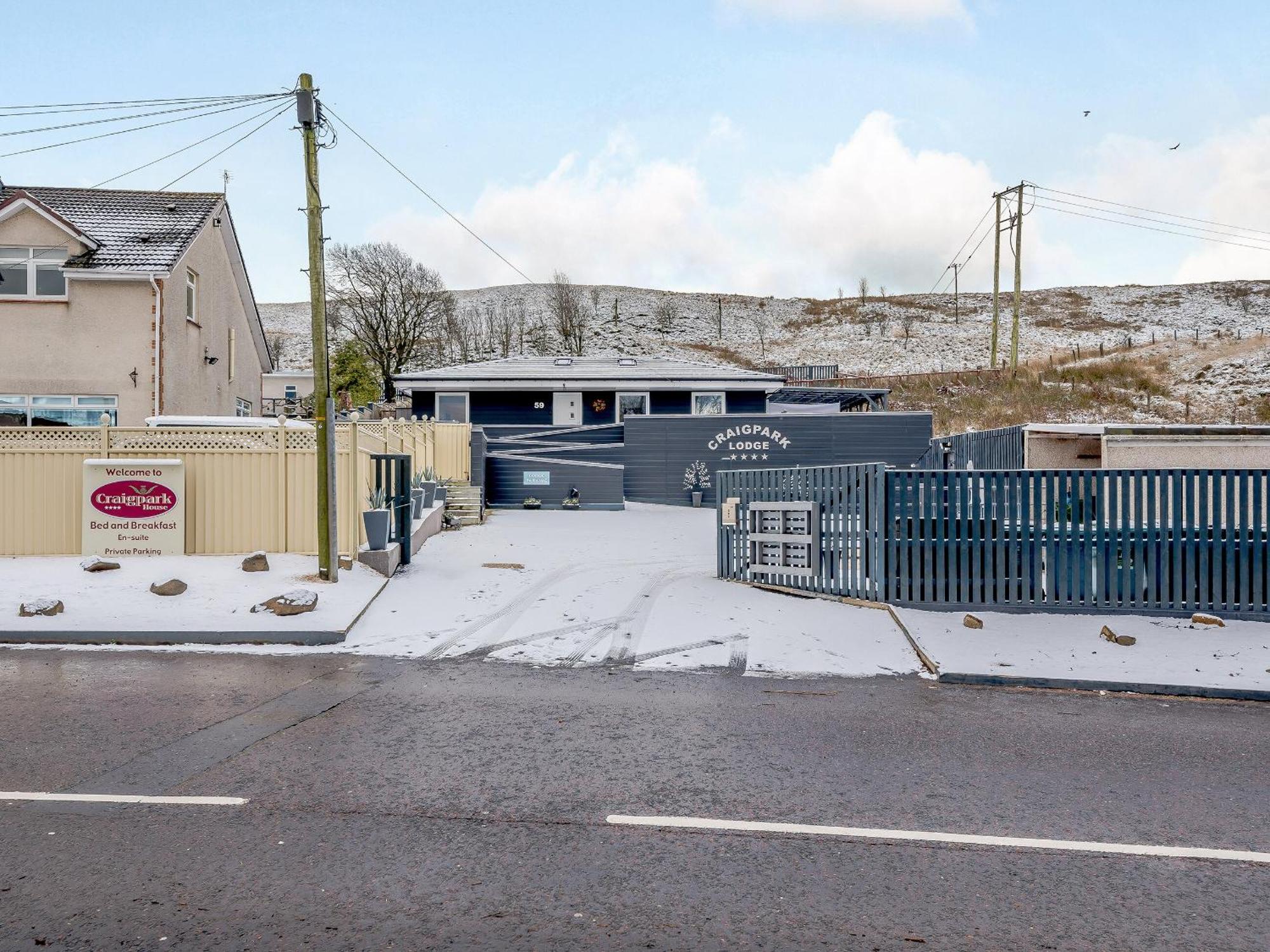 Craigpark Lodge Caldercruix Bagian luar foto